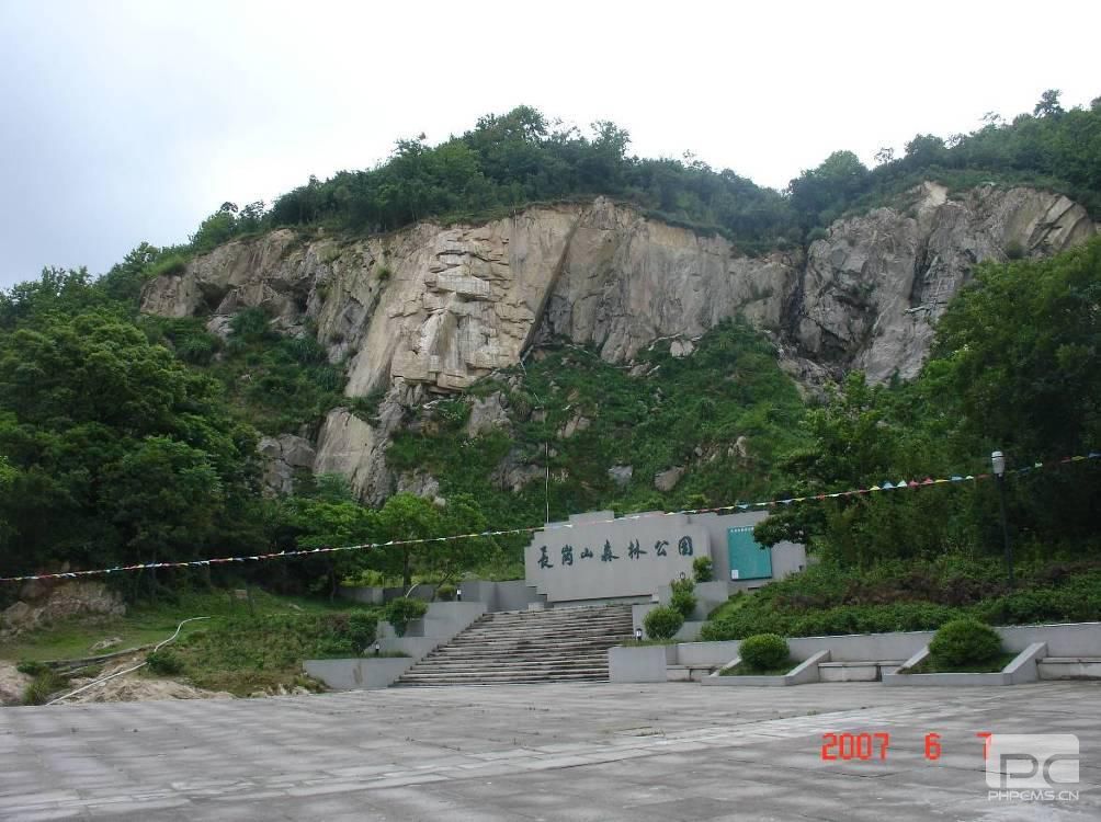 浙江舟山长岗山森林公园采石宕口边坡绿化工程